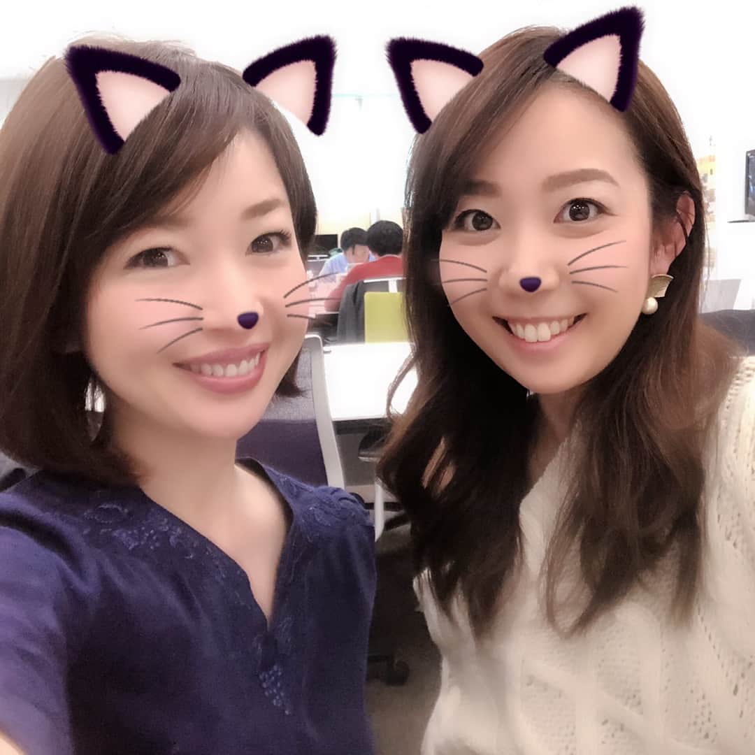 須黒清華さんのインスタグラム写真 - (須黒清華Instagram)「今日は久しぶりに松丸さん @yuki_matsumaru とお仕事💕 デスクもお隣でした〜‼︎ 写真撮って遊んでただけじゃなくて、ちゃんと仕事もしましたよ😂笑 そしてついでに（笑）逆サイドの増田先輩もパシャリ✨ 無断掲載です（笑） #テレビ東京アナウンス部 #松丸さん #増田さん そういえば同期のお2人に挟まれてました💕 今日のお仕事はまた近くなったらお知らせします‼︎」2月8日 16時29分 - sayaka_suguro