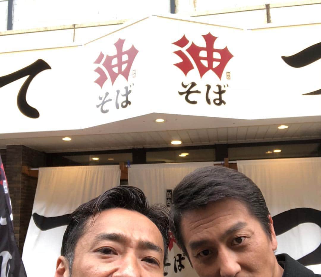 のインスタグラム：「今日は相棒の誕生日🎉冠が店長してると思って来たら居なかった‼️ #本宮泰風  #the冠  #油そばてつ」
