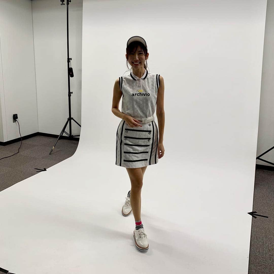 美波千夏さんのインスタグラム写真 - (美波千夏Instagram)「👯‍♀️⛳️💕 先日撮影した @archivio.official さんのオフィシャル LOOK BOOKが公開になりました💛💙 大好きで憧れのアルチビオを沢山着られて幸せすぎる撮影だったんですが、公式サイトに自分が載ってることがこれまた夢みたいで🥺💕 @archivio.official のトップのリンクからぜひご覧ください💫もう全部可愛い🙈💕 . 一応写真のポーズはスイングのつもり…笑 . . . . ---------------------------------------------------- #アルチビオ #archivio #⛳️ #高尔夫球  #골프  #ゴルフコーデ #ゴルフ #golf #instagolf  #ゴルフ女子 #golfer #golfgirl #golflife  #ladiesgolf #golfstagram #lovegolf #model ----------------------------------------------------」2月8日 18時04分 - chinatsu_minami