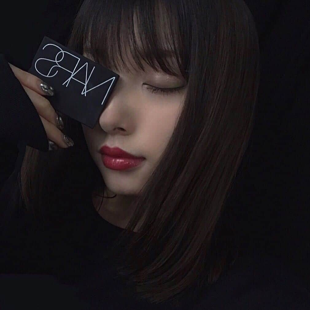 谷川菜奈さんのインスタグラム写真 - (谷川菜奈Instagram)「NARS eyes.❤︎ 初めてNARSのアイシャドウを使ったよ👀 . アイホール全体に  ハードワイヤードアイシャドー5351 ❤︎ 目尻にアイラインに沿って シングルアイシャドー 5367❤︎ 新色のグリーンをポイントにしたアイメイクで新鮮☺︎❤︎ . #NARS#NARSpartner#NARSアイ #ナーズ#makeup #메이크업#메이크#코스메틱」2月8日 19時07分 - pechi.130