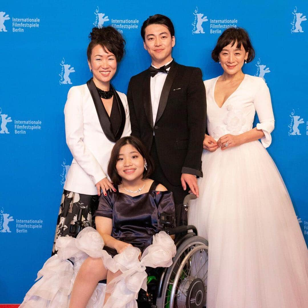 大東駿介さんのインスタグラム写真 - (大東駿介Instagram)「ベルリン映画祭 レッドカーペットを歩いてきました  この映画でこの場所に来られたことがなにより嬉しい  明日は『37Seconds』が初めて劇場で観てもらえる日。 緊張していると朝から食べすぎたソーセージで胸と胃が苦しいですがどちらもとても幸福です。  #37seconds  #berlin #internationalfilmfestival」2月8日 19時29分 - shunsuke_daitoh