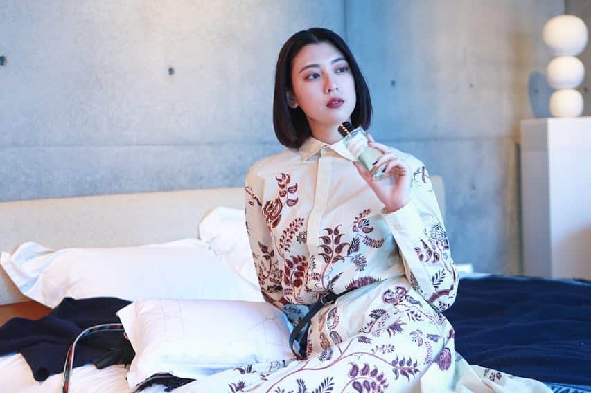 三吉彩花さんのインスタグラム写真 - (三吉彩花Instagram)「アートと香りが融合した 深みのある素敵な空間でした😌  @dior  @diorparfums」2月8日 19時30分 - miyoshi.aa