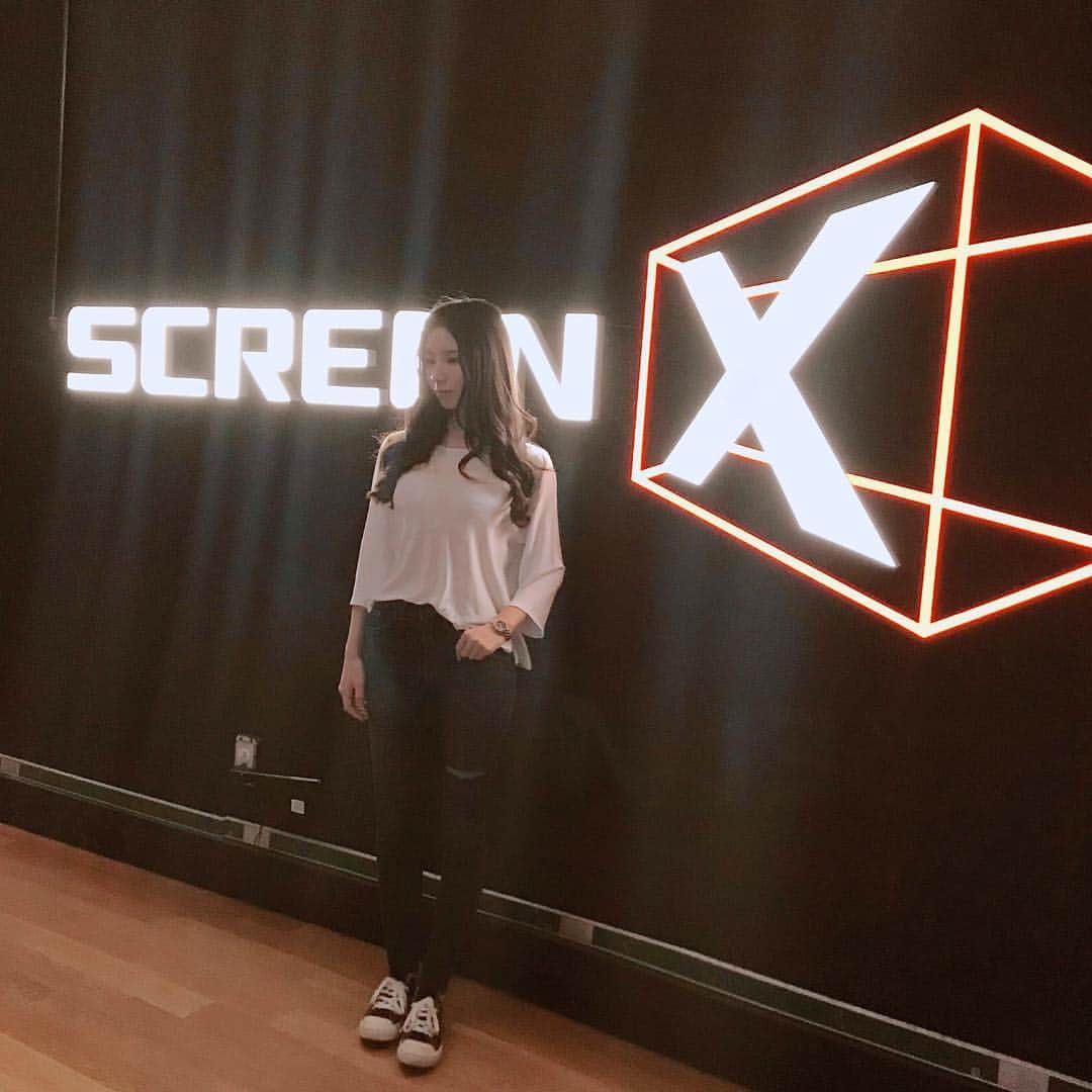 ナ・ヒョンソンのインスタグラム：「오랜만에 cgv 🕶」