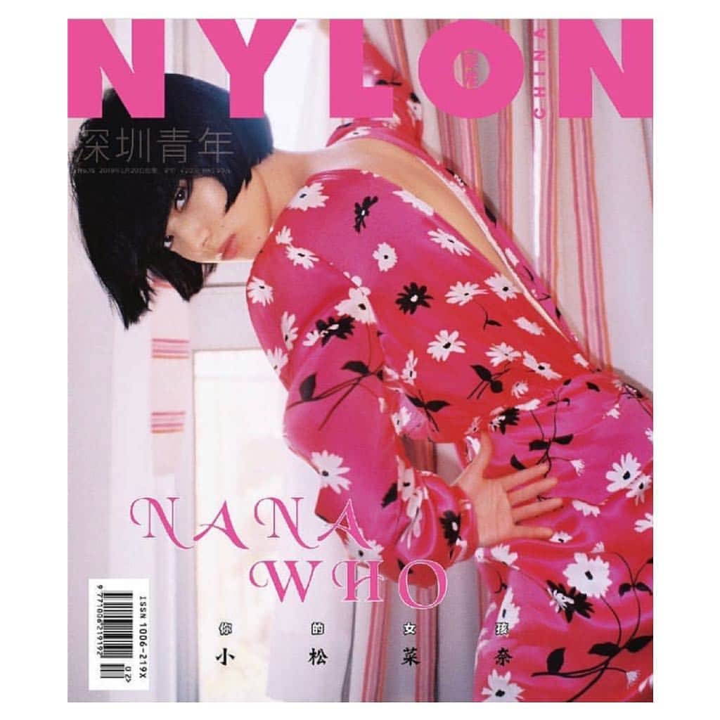 小松菜奈さんのインスタグラム写真 - (小松菜奈Instagram)「NYLON china 📙 #china#magazine」2月8日 21時39分 - konichan7