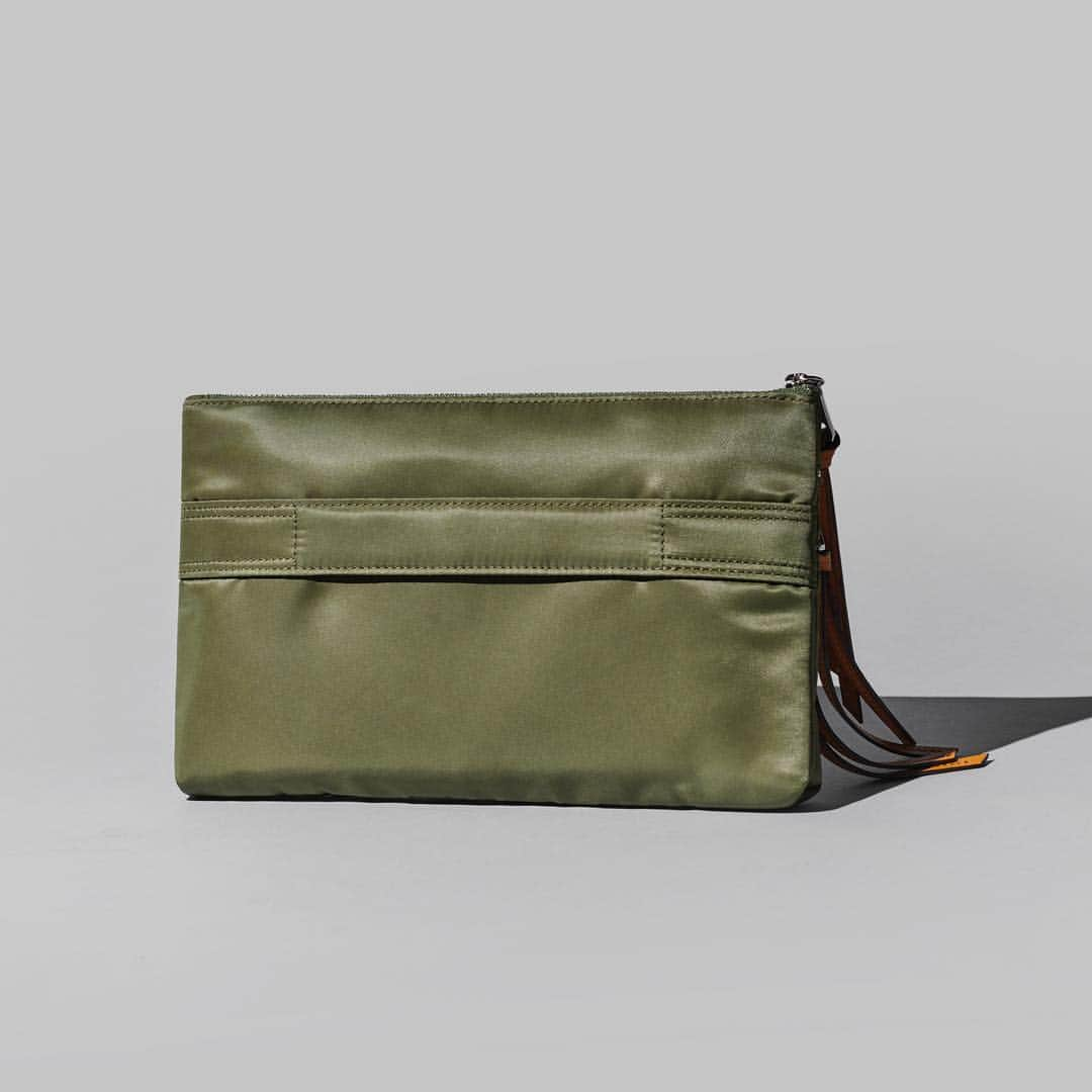 loin.officialさんのインスタグラム写真 - (loin.officialInstagram)「﻿ clutch bag ﻿ ﻿ ナイロン×レザー﻿ ﻿ color / khaki﻿ ﻿」2月8日 21時55分 - loin.official