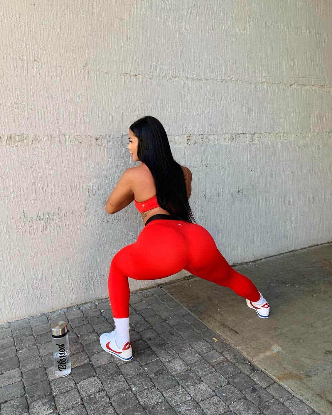 Katya Elise Henryさんのインスタグラム写真 - (Katya Elise HenryInstagram)「In two weeks you’ll feel it, in four weeks you’ll see it, in eight weeks you’ll hear it. 🙌🏽🍑 start today. join my 8 week booty builder program and be apart of the #WBK fam ❤️ let’s work! Outfit: @workouts_by_katya - - - @ehplabs is having a Valentine’s Day Sale! Up to 63% off vday stacks! Use code KATYAVDAY for free gift! www.ehplabs.com - - Code KATYA10 still works for 10% off Blessed and EHP supplements - go to www.ehplabs.com」2月9日 8時25分 - katyaelisehenry