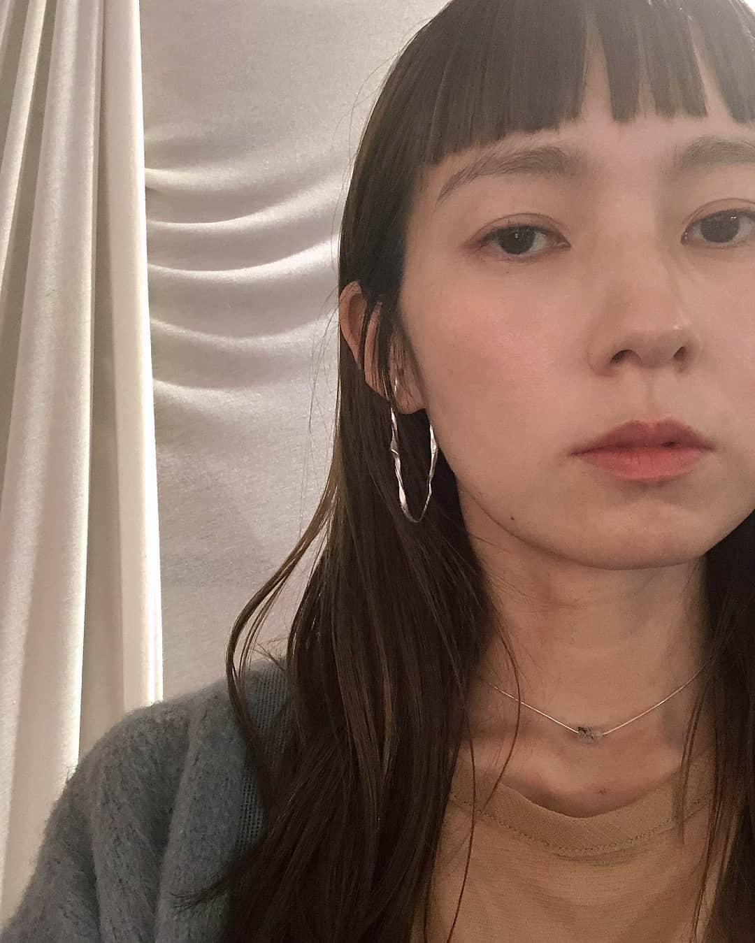 三苫愛さんのインスタグラム写真 - (三苫愛Instagram)「2/８ INSTA LIVE使ったコスメの紹介▫️▫️▫️ 左上から時計回りに↓  @etvos.jp /mineral clear lip &cheek @mimc_natural /foundation 102 @etvos.jp  /highlight cream @mmmcosmetics_official /skin ...