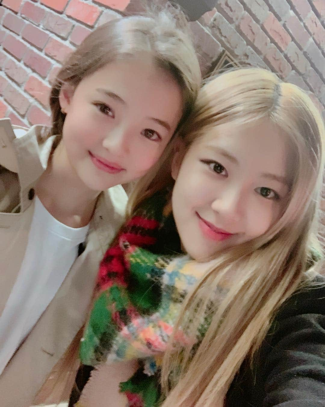 ロゼさんのインスタグラム写真 - (ロゼInstagram)「with lovely Ella in LA 🧡」2月9日 3時54分 - roses_are_rosie