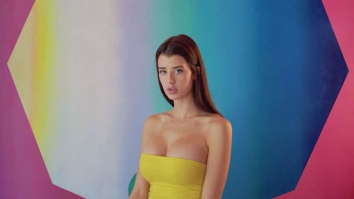 Sarahのインスタグラム：「JUICY , full video in bio 🥭🍉🍒🍑」