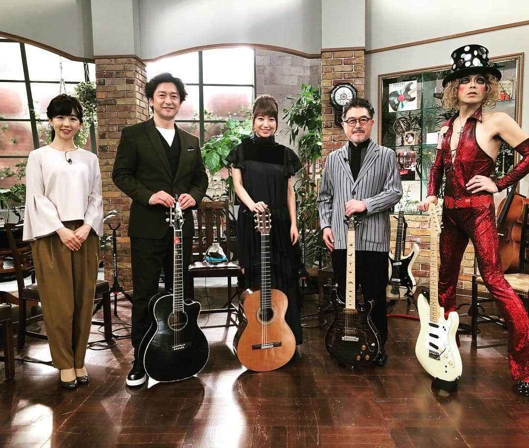 石丸幹二さんのインスタグラム写真 - (石丸幹二Instagram)「#題名のない音楽会  ギターの秘密を知る休日  ギターといっても色々あり 空洞があるものから板一枚まで 奏法も色々。音色も色々。個性も色々。私も唯一のマイギター 持参しました。  #渡辺香津美 #ROLLY #村治佳織 #松尾由美子アナ  #石丸幹二」2月9日 10時00分 - team_kanji_ishimaru