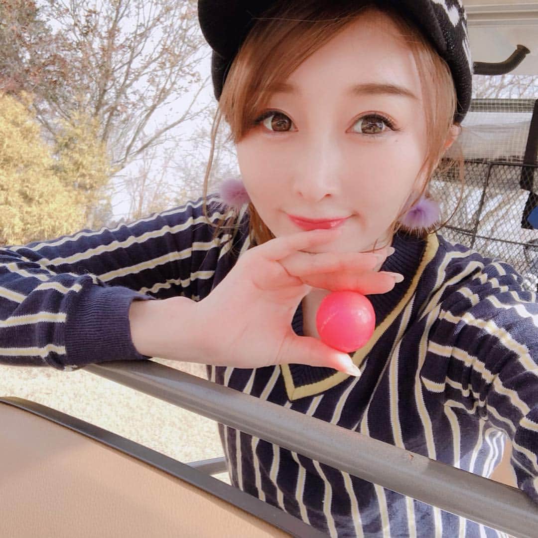 のインスタグラム：「・ ・ #ゴルフ🏌️‍♀️⛳️ ・ この日はぽかぽかだったから めげずにまわれた 笑🤭😋 ・ 練習と本番は全然違う🙄🙄😲 ・ 今度#チェホソン のマネしてみよう ・ #リゾート🏝ゴルフ したい😋❤️ #ゴルフメイク#時短メイク」
