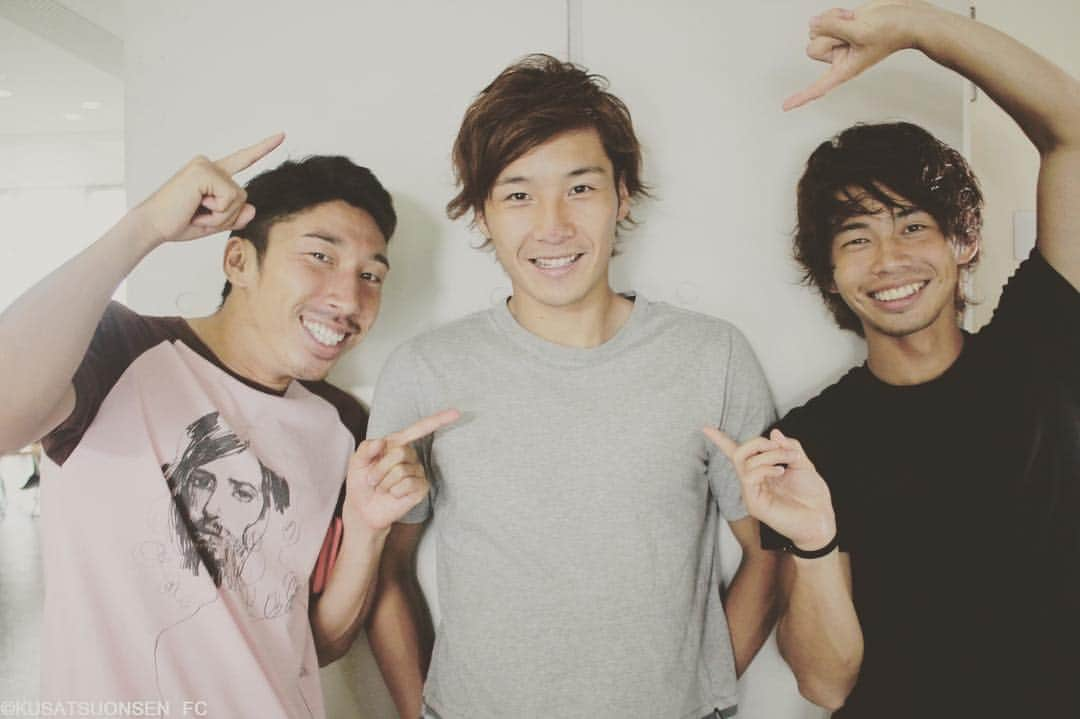 瀬川祐輔のインスタグラム：「. ふなくん誕生日おめでとう🎉 32歳最年長、ザスパを頼みます👍 J2昇格してください！ #舩津会は永久に不滅です #誕生日おめでとう投稿は当たり前って言われました #写真は山岸の誕生日 #3年前 #この時29ですかね #そのTシャツもう着ないでほしい #お互い頑張りましょう #reysol#thespa#doberman」