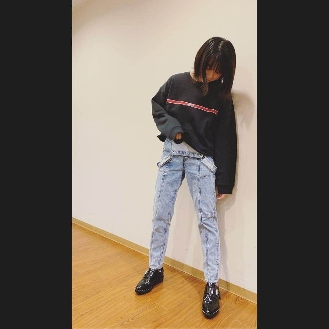 上白石萌歌さんのインスタグラム写真 - (上白石萌歌Instagram)「Levi’sデイです🌟#levis」2月9日 18時28分 - moka____k