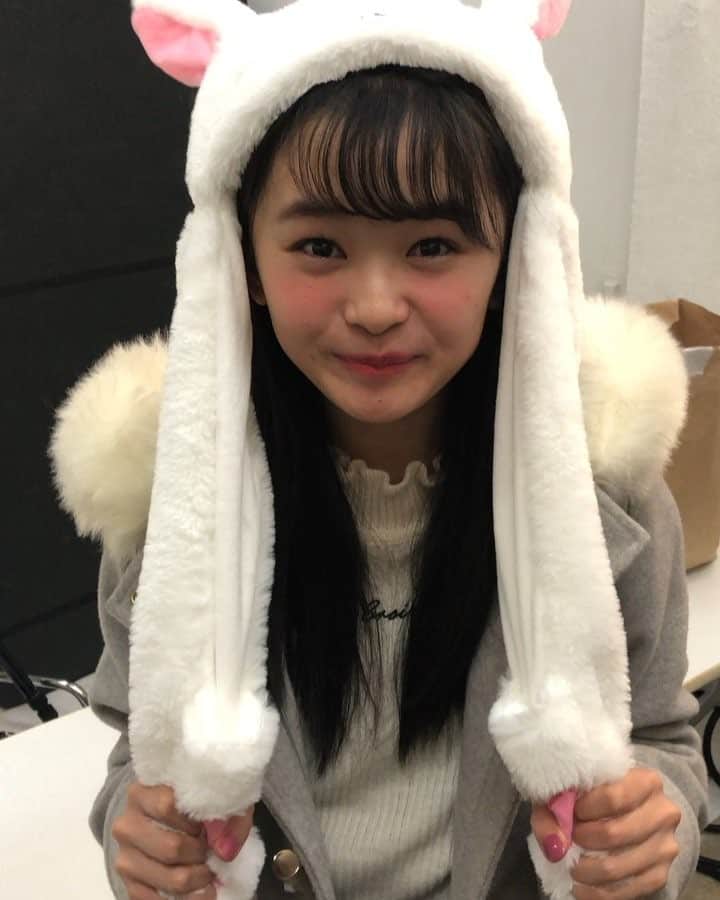 ニコ☆プチのインスタグラム：「🐰💓🎶📺 明日はモっと！ニコ☆プチTVの公開収録があるよ〜！ ご参加の皆さんは気をつけていらして下さいね☃️✨ どんなイベントになるのかドキドキ~~🥰🥰 。 。 ❄︎ 耳ぴょこぴょこさせてみた💭 #プチモもたくさん登場予定 #モっとニコプチTV #藤村木音 #琴楓 #林芽亜里 #ニコプチ #TSUTAYA」