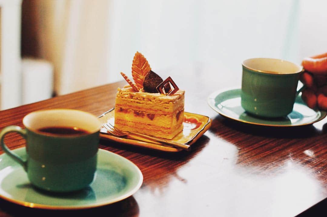 佐藤みゆきのインスタグラム：「coffee time…  #theportraitpr0ject #photography #onthetable #cake #coffee #下高井戸 #noliette」