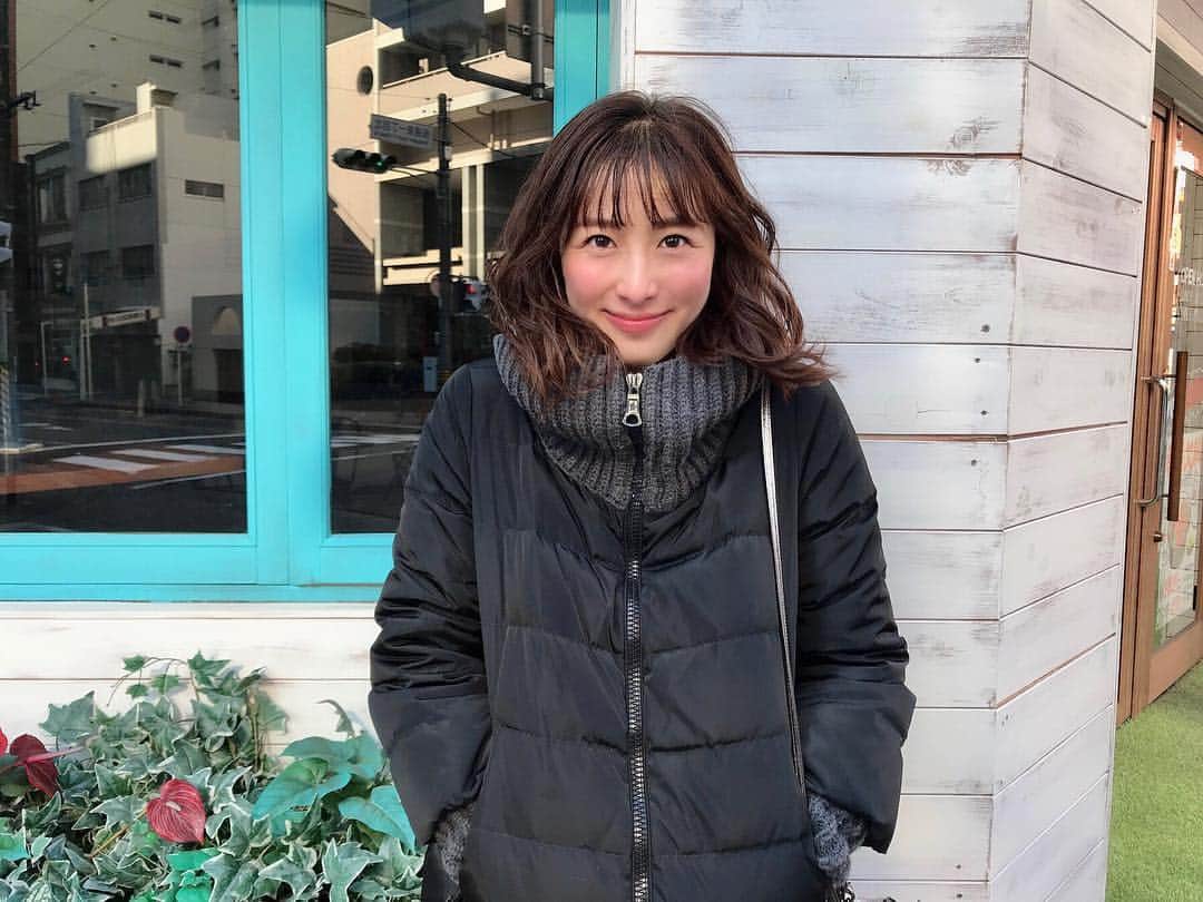 のインスタグラム：「前髪もっかいきってきた💇‍♀️ #前髪#やっと生え際安定した#毎晩前髪をくしでときながらドライヤーするようになった#めめめめんどくさい#もーのばそうかな笑 #今日寒すぎ#いつのまにか2月」
