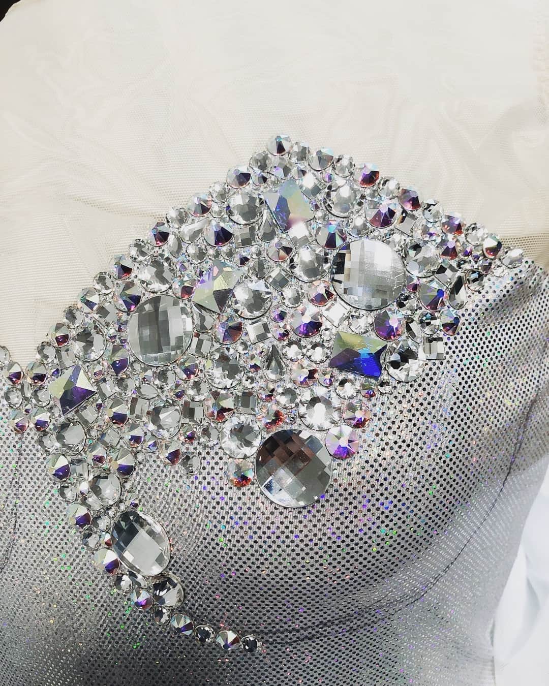 柴田嶺さんのインスタグラム写真 - (柴田嶺Instagram)「Working on this⛸👗 #swalovski#crystal#costume#figureskate」2月9日 14時05分 - ryo_shibata_skate