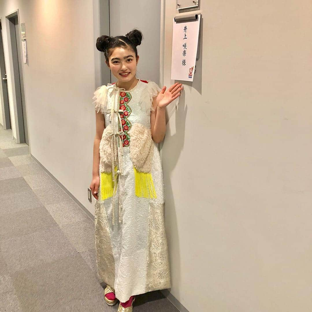 井上咲楽さんのインスタグラム写真 - (井上咲楽Instagram)「. 衣装 @yozigen.niihao さん 🌍関西テレビ 📺胸いっぱいサミット 個性的でとってもすてきな衣装をありがとうございました！着ていてワクワクしました . #四次元ニイハオ」2月9日 14時13分 - bling2sakura