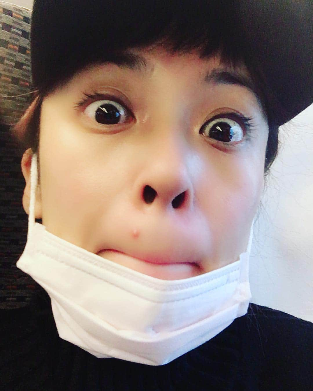 佐藤仁美さんのインスタグラム写真 - (佐藤仁美Instagram)「やべ。なんかできちゃった。。。いやだーん #ニキビ #吹き出物 #ボタン #やる気スイッチ #ぼーん」2月9日 14時29分 - sato.hitomi.19791010