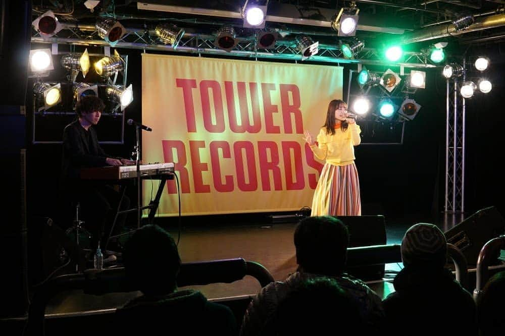 伊藤美来さんのインスタグラム写真 - (伊藤美来Instagram)「本日はTOWER RECORDS渋谷 B1F CUTUP STUDIOでのインストアイベントでした。 ミニライブのコーナーにはなんとスペシャルサプライズゲストとして、fhánaの佐藤純一さんが登場して、トークと「閃きハートビート」と「TickTack Invitation」の２曲の演奏まで披露してくれました。 超豪華なミニライブとなりました！ 佐藤さん、ありがとうございました！ そして、雪降る中お越しいただきましたみなさん、ありがとうございました！  Today was release event at TOWER RECORDS SHIBUYA B1F CUTUP STUDIO. Surprise guest Junichi Sato from fhána appeared, and played "HIRAMEKI HEARTBEAT" and "TickTack Invitation". #伊藤美来 #閃きハートビート #TickTackInvitaio #fhána #佐藤純一 #ItoMiku #スタッフ #NC龍神」2月9日 15時19分 - itomiku_official