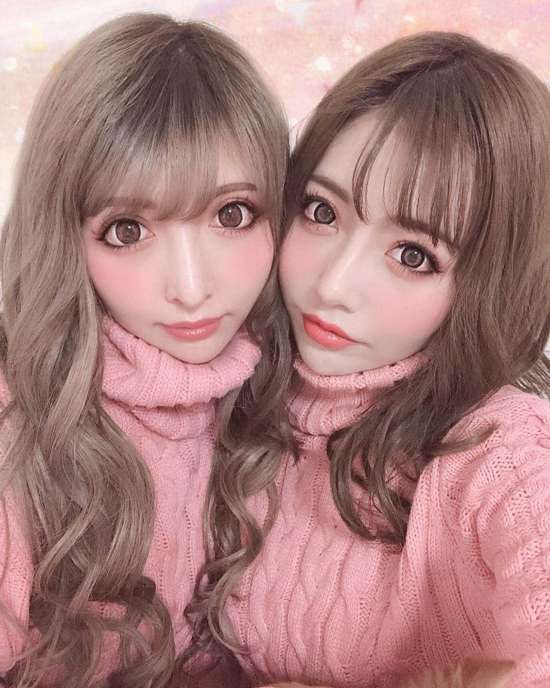 吉川ちえさんのインスタグラム写真 - (吉川ちえInstagram)「撮影おわた😀❤️ @parihummerne_official の 撮影いってきたよーんっ🌈💕 ふたりでピンクワンピ着たんだ‼️ . 今からYouTube撮影🙆‍♀️💘 がんばってきます(⑉• •⑉)♡ . #Parihummerne #双子 #セレクトショップ」2月9日 16時05分 - yoshikawachie_16