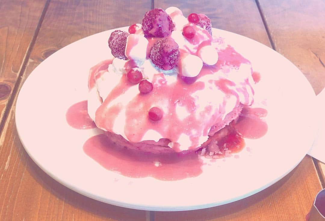 藤崎里菜さんのインスタグラム写真 - (藤崎里菜Instagram)「ピンクのパンケーキ🥞💕 #jspancakecafe  #辻堂 #湘南 #神奈川 #kanagawa #shonan  #tsujido #パンケーキ #pancake #pink #pinkpinkpink #ピンク #ピンクのスイーツ #pinksweets #sweets #pinkpancakes」2月9日 16時18分 - rina_fujisaki