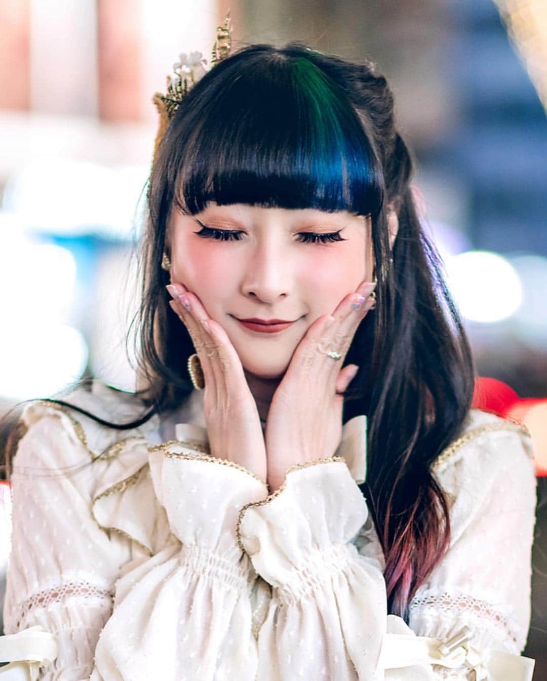 のインスタグラム：「Emoji face ☺️ (*´˘`*)♡ . Photo by @tokyofashion . . Long dress: #angelicpretty  Corset overlay: #sweetmildred  Glitter wedge shoes: #emilytemplecute Starfish veil: @sweetmildred  Embroidered Earrings & ring: #okappalover  Silver whip cream ring: #qpot . . #rinrindoll #rinrinlolita #rinrinootd #japanesefashion #tokyofashion #harajukufashion #lolitafashion #harajuku #ロリータ #原宿 #スナップ」