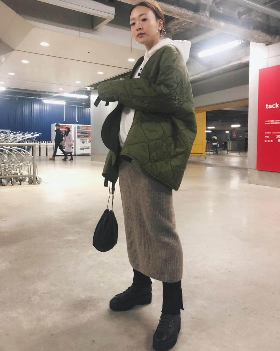 野尻美穂のインスタグラム：「ブーツが好き。 レースアップも好き。 しかもゴツいのに細いから好き。 #boots #untishold #laceup」
