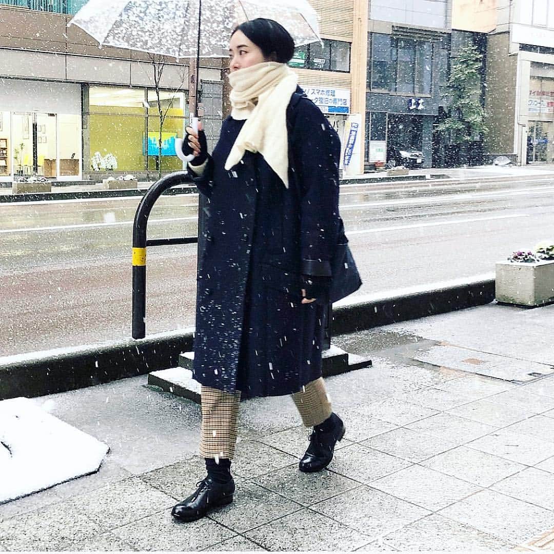 _mar_.imさんのインスタグラム写真 - (_mar_.imInstagram)「○ . 先日の金沢での雪の日❄︎ . . 自分史上最高の暖かさを誇るTOGAのコートに、SALEで買ったジャーナルのガンチェックパンツ . . こんなに雪が降るとはおもわず、まさかのformeを履いてきてしまい、一日中後悔してました😩❄︎ . . . ○ #toga#forme#journalstandard#n100#yaeca#johnstons#ジョンストンズ#ガンチェック#金沢#今日のコーデ#vsco#vscocam#todayscoordinate#ootd#今日の服#シンプルコーデ」2月9日 19時14分 - _im_.mar