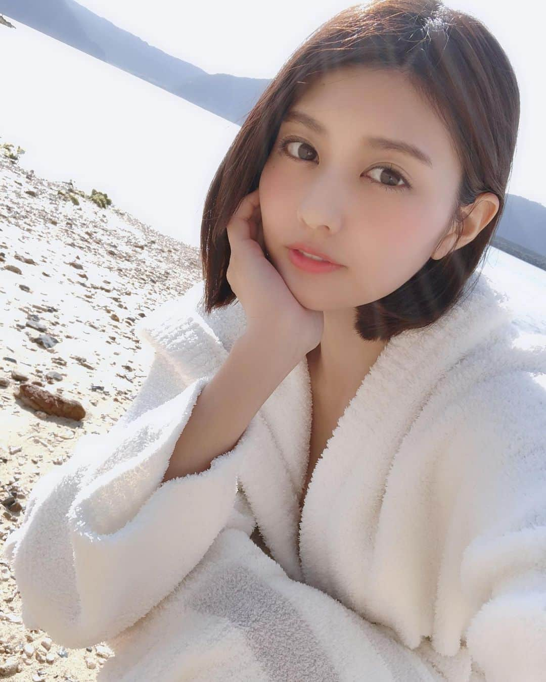 林ゆめさんのインスタグラム写真 - (林ゆめInstagram)「‪2月18日発売の 週刊プレイボーイに掲載されます🙆‍♀️‬ ‪今回の週プレは川崎あやちゃんが表紙で ゼロイチメンバーがたくさん載っている豪華な一冊😊❤️‬ ‪ゆめはゆきちゃんと沖縄で撮影したよ🏝 みんなに見てもらいたい！お楽しみに😍‬ ‪あと、24日は空けといてね🤗‬ _ _ _ #週刊プレイボーイ #週プレ #ゼロイチファミリア ‪#ゼロイチジャック ‬#沖縄 #海 #撮影 #水着」2月9日 20時01分 - ___yuume.18