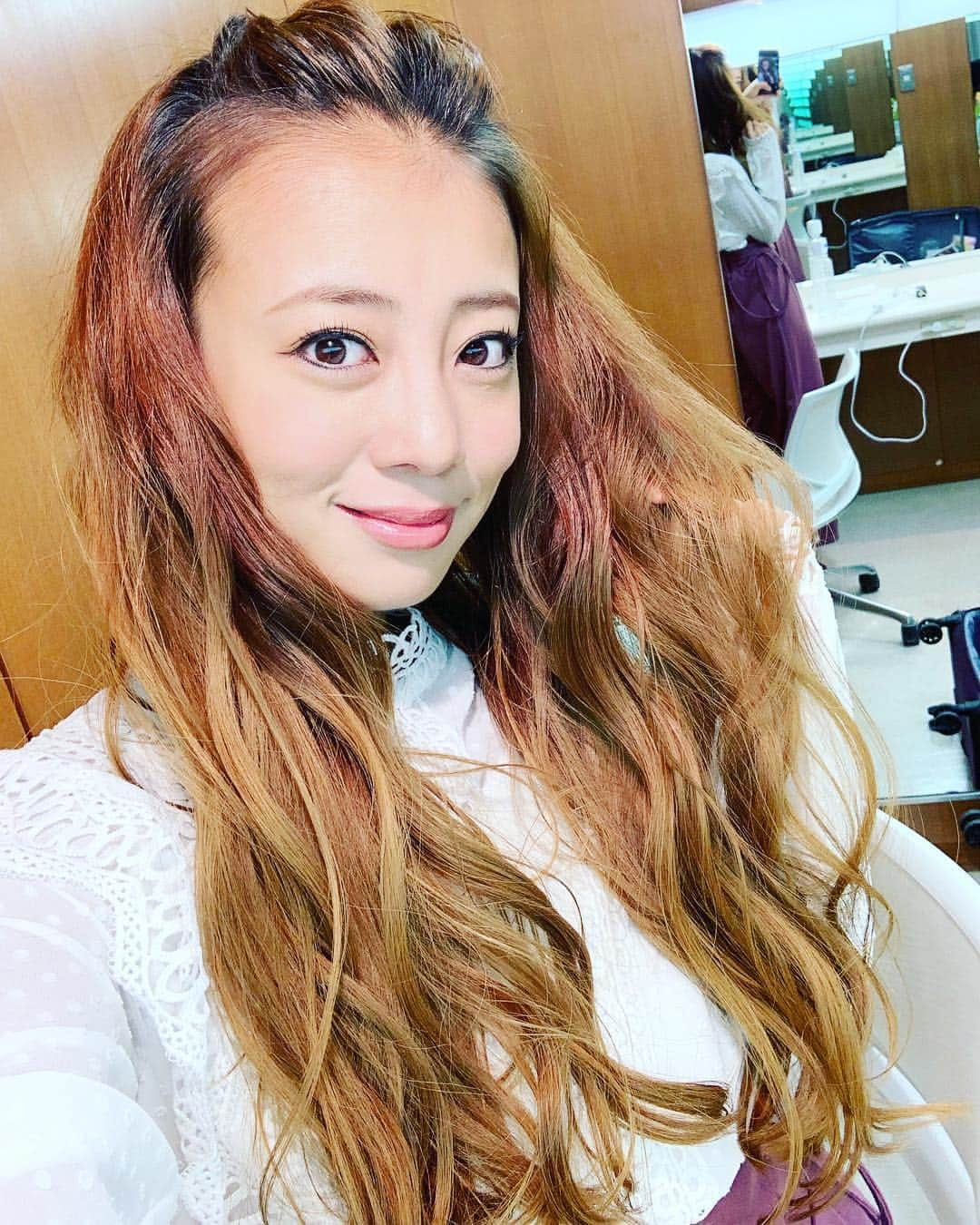 あびる優さんのインスタグラム写真 - (あびる優Instagram)「三連休中日‼️らしい。 本番行ってきまーす😘💄 #make#makeup#hair#hairmake#hairstyle#selfie#smile#ヘア#ヘアメイク#ヘアスタイル#メイクアップ」2月10日 11時34分 - yuabiru74