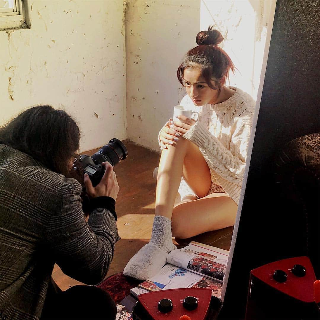 木佐貫まやさんのインスタグラム写真 - (木佐貫まやInstagram)「Shooting for @nailiejp with this lovely sunlight☀️ Special thanks ❤️❤️❤️ #shooting #girl #nailie #thankyou」2月10日 12時26分 - maaayaofficial