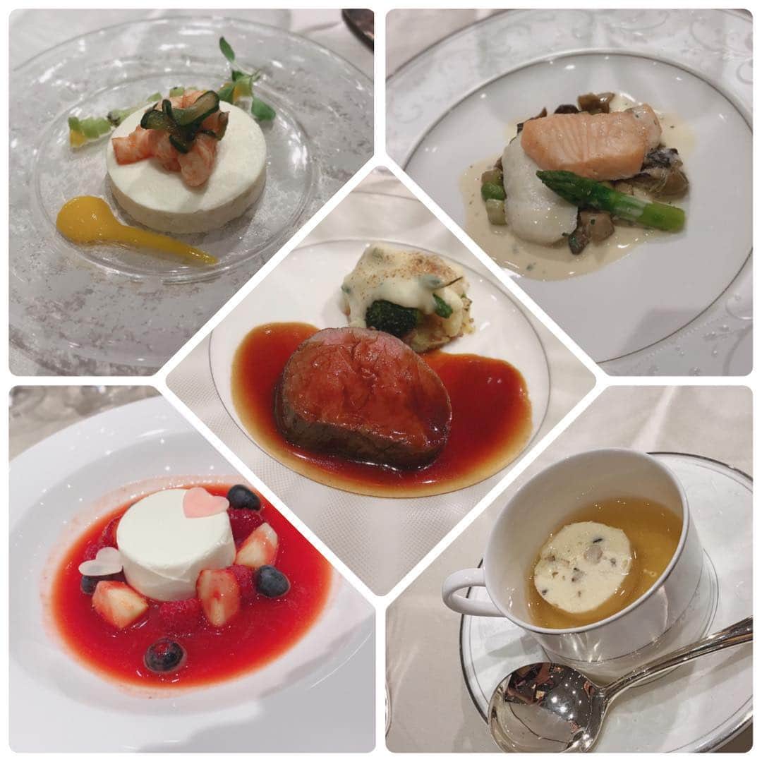 のインスタグラム：「ウェスティンホテルのウェデングメニュー🍴✨ 右下のフォアグラが入ってるなんちゃらのスープみたいのが1番好きだった❤️ 見た目はもちろん左下のムースが可愛かった🍓💕 いーなーーウェスティンで披露宴なんて ( ˊ̱˂˃ˋ̱ )✨ #披露宴 #westintokyo #wedding #weddingparty #delicious #目黒 #恵比寿 #フォアグラ最中 #フォアグラ好き  あ、、なんか右下メニュー表みたらフォアグラは違うのだったww ウェスティンのシェフさんごめんなさい(๑´・‿・)💦 でもなんかめっちゃ美味しかった！！ いや全部美味しかったけど！w」