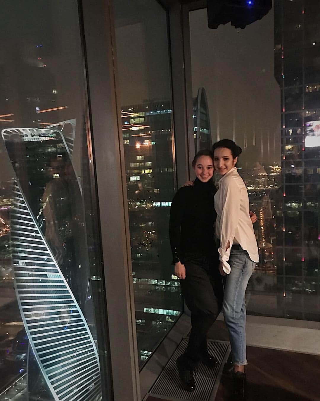 ポリーナ・ツルスカヤのインスタグラム：「Birthday girl🔞💕😻」
