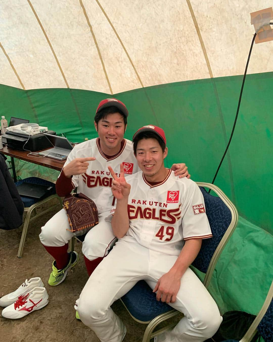 由規さんのインスタグラム写真 - (由規Instagram)「キャンプも明日から第3クール。 高校の後輩、橋本到とパシャリ また一緒に野球できるとは思ってなかった 心機一転！一緒にがんばろう！ #橋本到#由規#仙台育英#楽天イーグルス #仙台を盛り上げよう」2月10日 13時11分 - yoshinori11sato