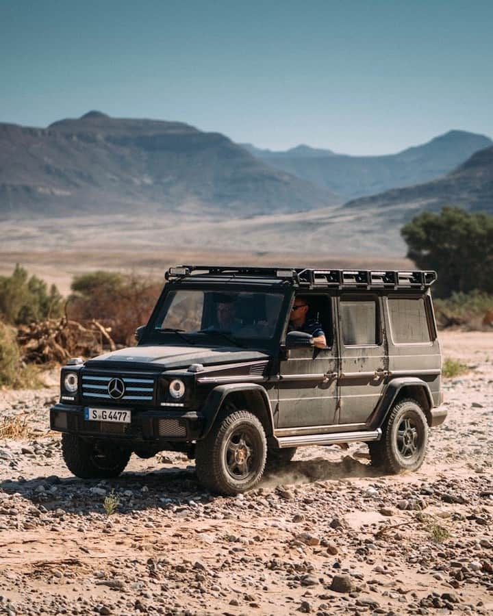 メルセデス・ベンツさんのインスタグラム写真 - (メルセデス・ベンツInstagram)「Asphalt, gravel roads or even off road? The G-Class masters all surfaces with ease! 💪🏻 ⠀⠀⠀⠀⠀⠀⠀⠀⠀⠀⠀ 📸 via @mikehornexplorer ⠀⠀⠀⠀⠀⠀⠀⠀⠀⠀⠀ #MercedesBenz #Mercedes #Benz #GClass #Geländewagen #Gwagon #StrongerThanTime #4x4 #Offroad #Explore #Travel #Trip #Roadtrip #Safari #Outdoor」2月10日 7時55分 - mercedesbenz