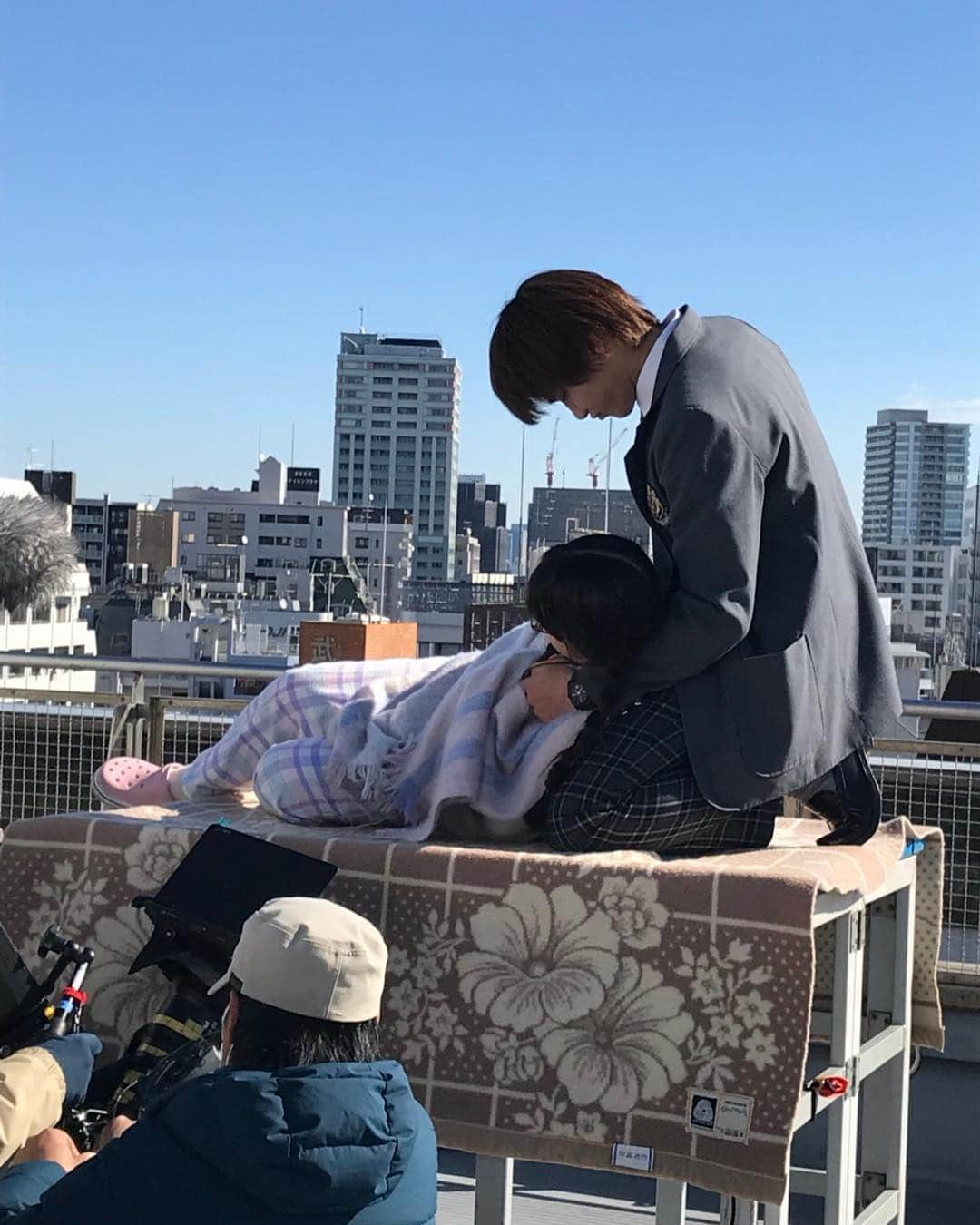 テレビ朝日「僕の初恋をキミに捧ぐ」さんのインスタグラム写真 - (テレビ朝日「僕の初恋をキミに捧ぐ」Instagram)「昨日の #僕の初恋をキミに捧ぐ ご覧下さりありがとうございました😊写真は、撮影の裏側‼️逞と照ちゃんの表情をリアルに、そして近く撮るために…実は台の上にのっていたんですよ〜✨ #僕キミ 毎週土曜よる11時15分🤗 #テレビ朝日 #土曜ナイトドラマ #野村周平 #馬場ふみか  見逃した方は公式無料配信もチェック🎵 https://cu.tv-asahi.co.jp/watch/969?official=1」2月10日 8時42分 - bokukimi_tvasahi