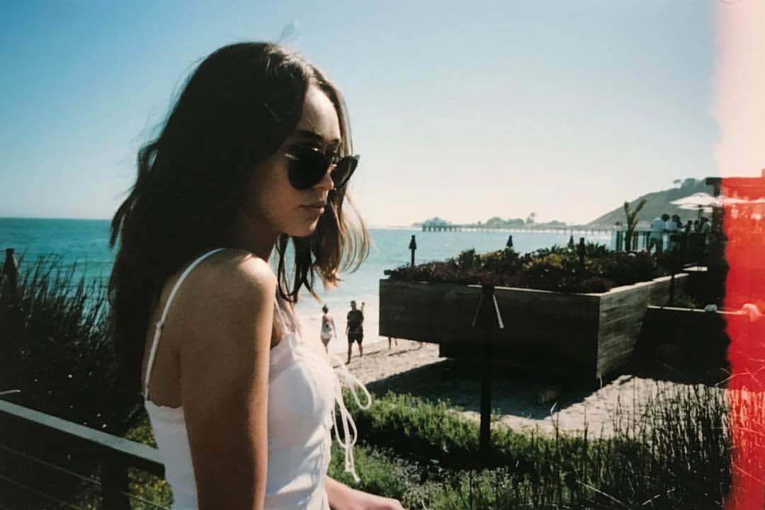 アリシア・デブナム・キャリーのインスタグラム：「Just got my film developed. Malibu. Summer, 2018. 🧜🏼‍♀️」