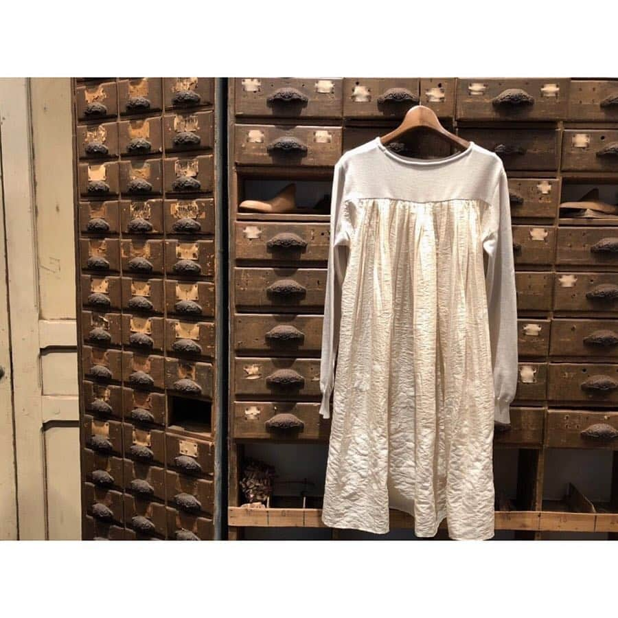 BEARDSLEY offcial instagramさんのインスタグラム写真 - (BEARDSLEY offcial instagramInstagram)「品のある knit tunic . . . #beardsley #2019ss #knit #tunic #backstyle #jacquard #ビアズリー #ニット #チュニック #後ろ姿 #ジャガード #桐生」2月10日 21時17分 - beardsley.pr