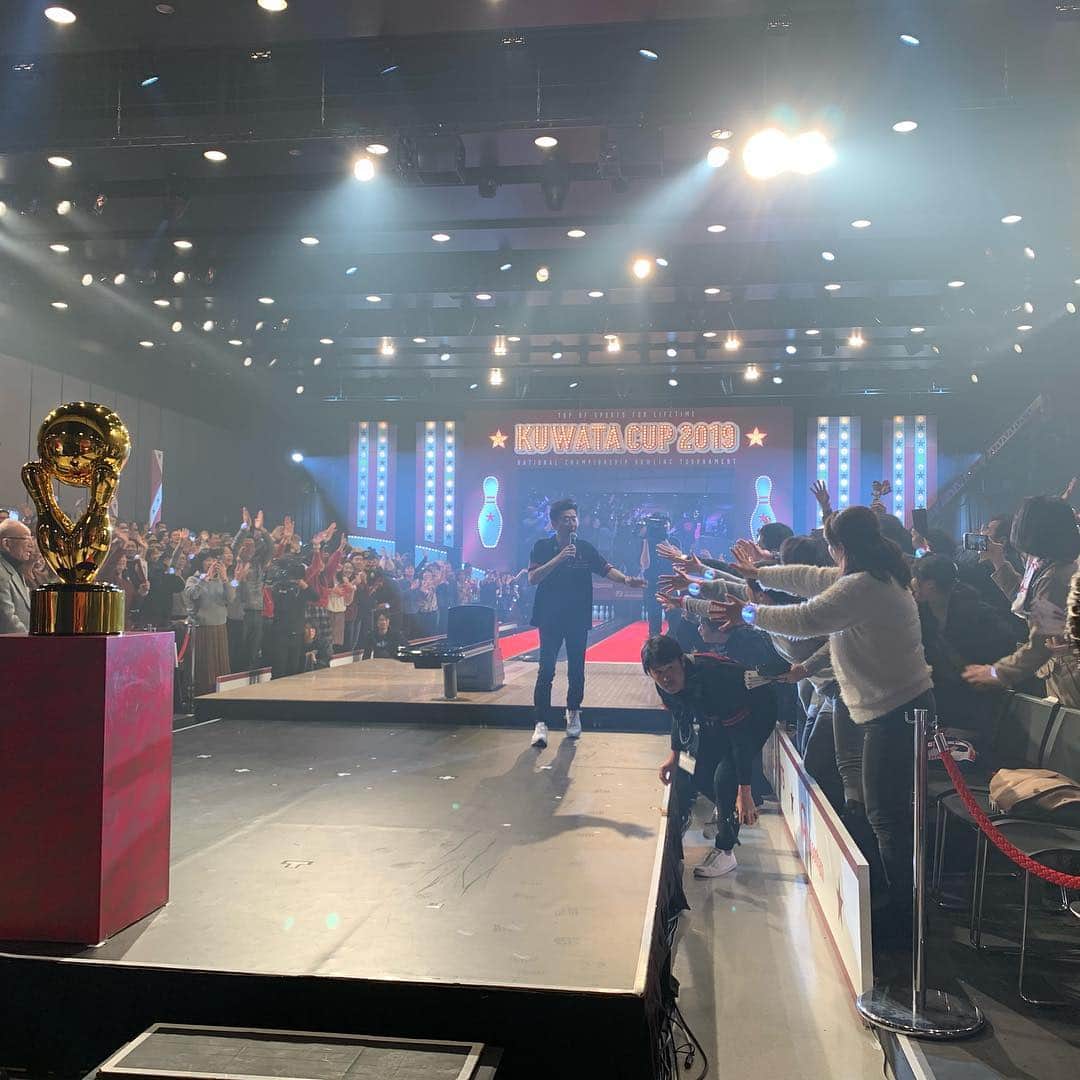 住吉美紀さんのインスタグラム写真 - (住吉美紀Instagram)「最後は桑田さんが レッツゴーボウリング を熱唱！会場がひとつになりました。 #kuwatacup2019 #ボウリング 桑田佳祐」2月10日 21時36分 - miki_sumiyoshi
