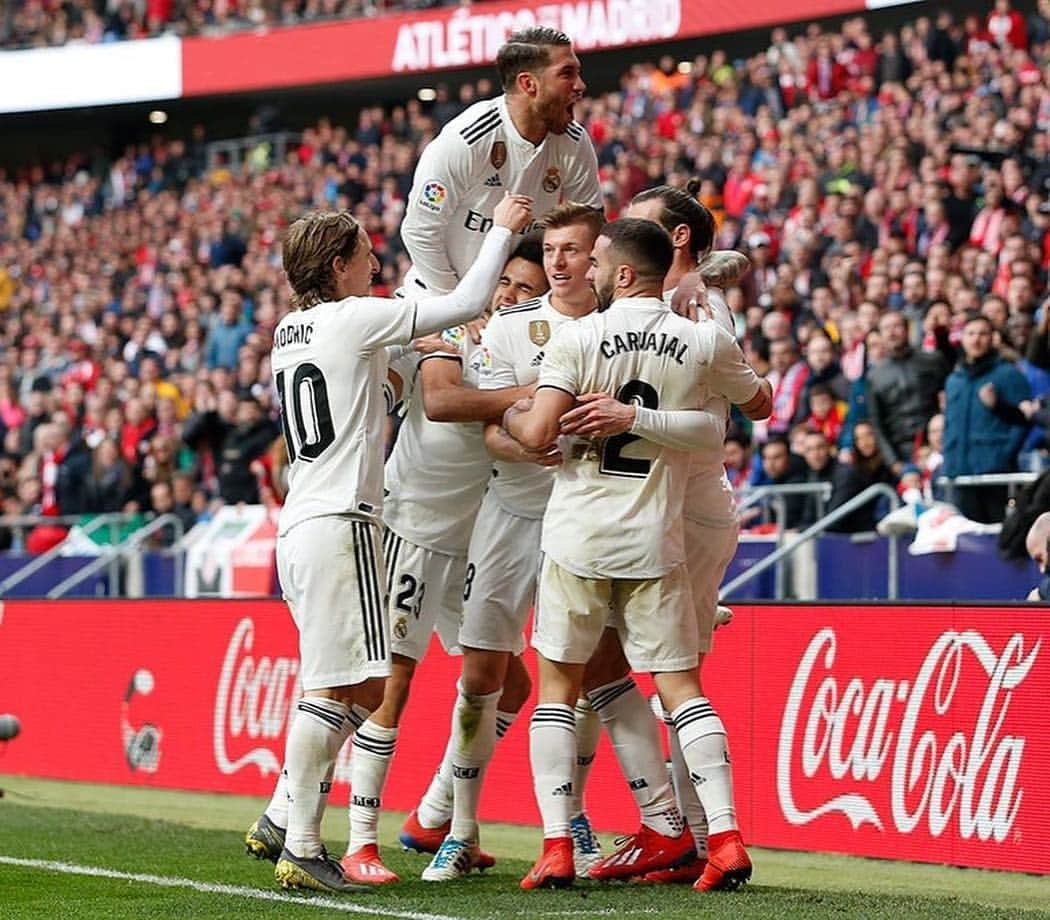 ラウル・ゴンサレスのインスタグラム：「Derbi✅, media maratón de Barcelona✅. Mejor finde imposible!!😁 #HalaMadrid」