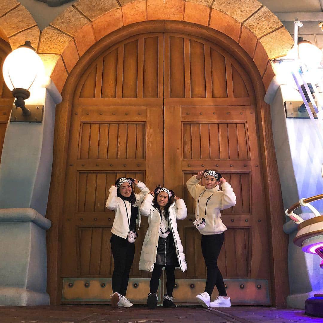 古江彩佳さんのインスタグラム写真 - (古江彩佳Instagram)「#disneyland #disneyresort #disney#love #disneyinsta #disneystyle #101匹わんちゃん #コーデ #じもてぃー  映えもどき」2月10日 21時42分 - ayaka_furue27