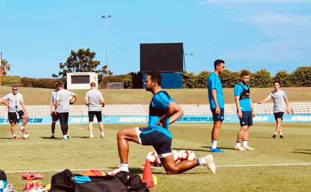 ムサ・デンベレのインスタグラム：「Great to be with the team in Sydney for preseason training 🙌🏽 #GuangzhouRFFC」