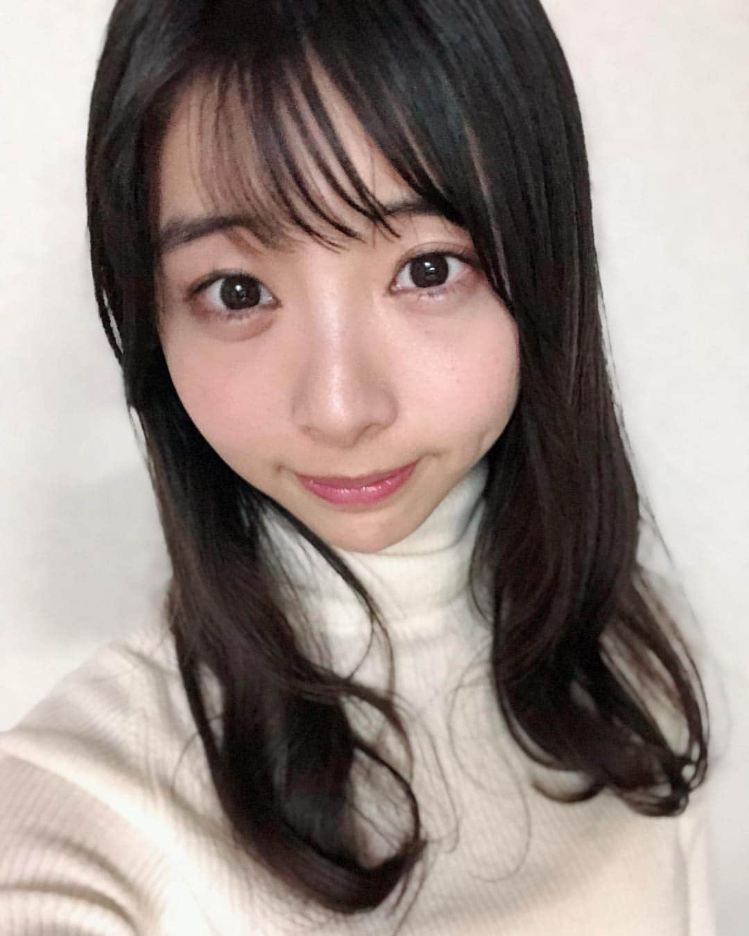 永松野々花のインスタグラム：「ずっと伸ばしてきた髪を切りました💇‍♀️💇‍♀️ 髪の毛の伸びが早いのですが、毛根が元気なのかな😂 生命力が強いのかな？ 赤ちゃんの頃はツルツルだったのに👶」