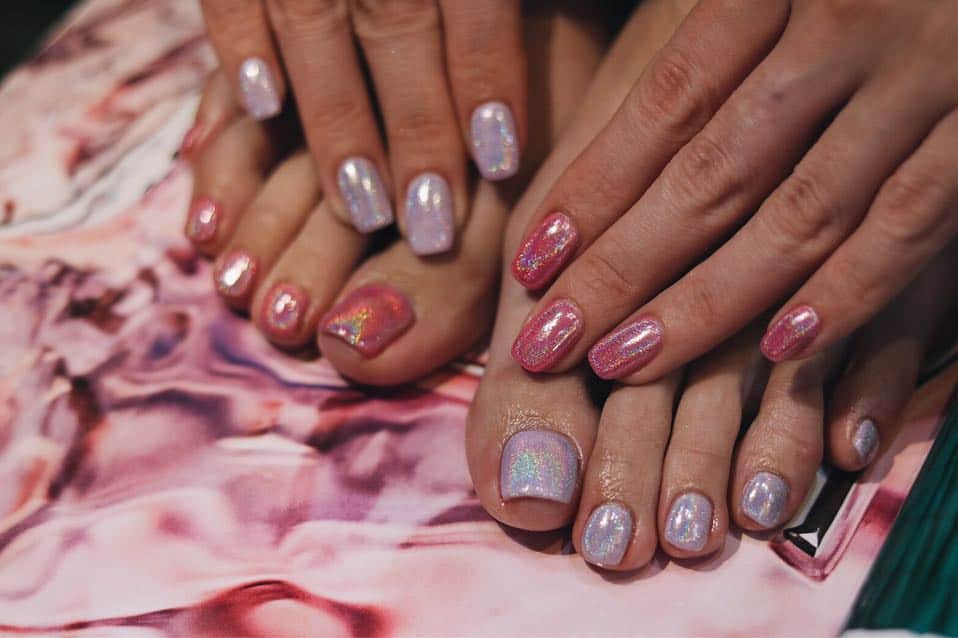 のインスタグラム：「NEWネイルが可愛すぎる🤩💕 今回はシンプルにカラーユニコーン🦄 いつもネイル真似したよって ＤＭ送ってきてくれる子達ありがとうれみ❤️ . 担当 @nails_lavivi 色川さんネイルまぢで好評！！！ いつもありがとうございます🙋‍♀️🙋‍♀️🙋‍♀️ . みぽちのSNS見たと予約すると安くなるので みんなも是非LAVIVI行ってみてね❤️ . #new #nail #lavivi #kawaii #lavivi表参道 #表参道  #ネイル #ネイルアート #ジェルネイル #ユニコーン」