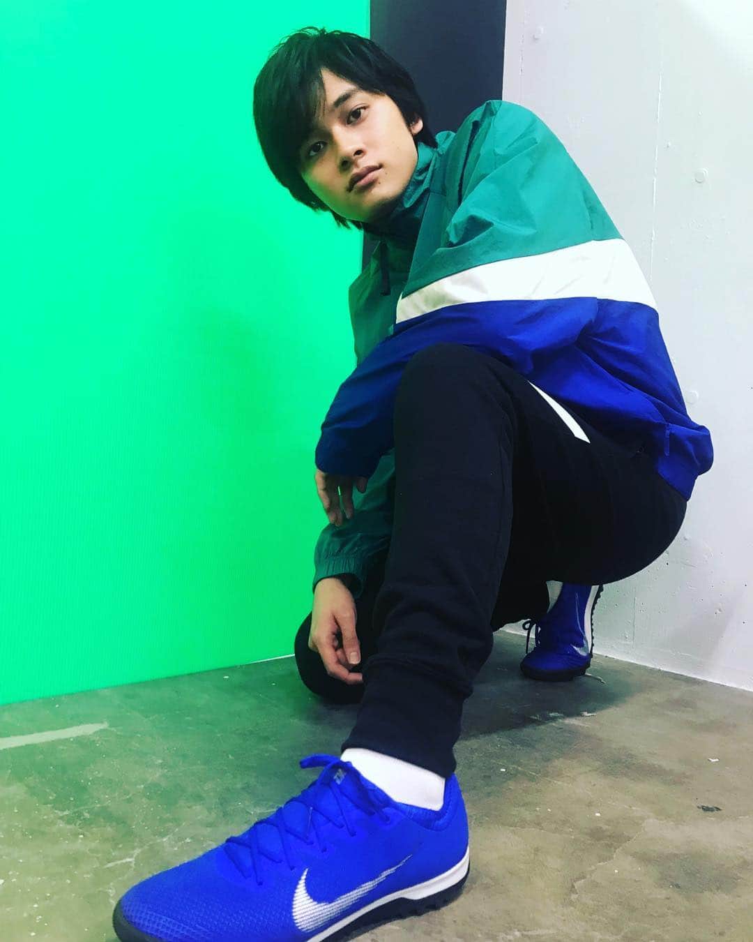 朝飛光太郎（グッドワイフ）のインスタグラム：「事務所の先輩とフットサル始めてみた。  #フットサル #キモ撮り っていうんでしょ？ #スニーカー も新調 #かたちから入るタイプ」