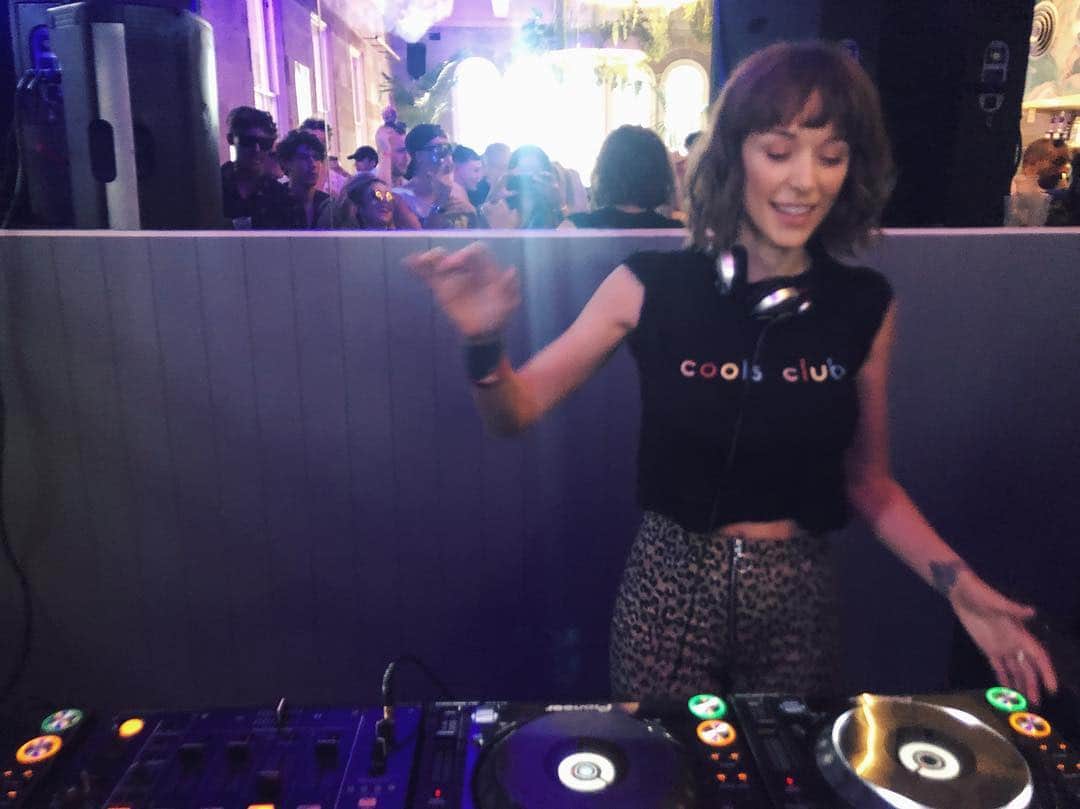 のインスタグラム：「What an amazing day. So many happy faces yesterday @defectedrecords house music brings out the best crowds. Thank you for having me to play 😍」