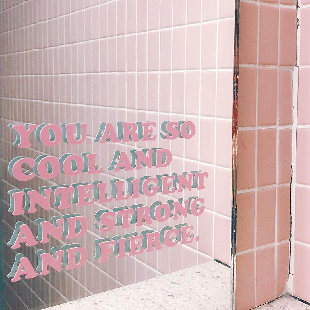 ［歯みがき粉］and strawberry mintのインスタグラム：「.﻿ pink pink pink !!!﻿ ﻿ 📷 @sophia.joan.short」