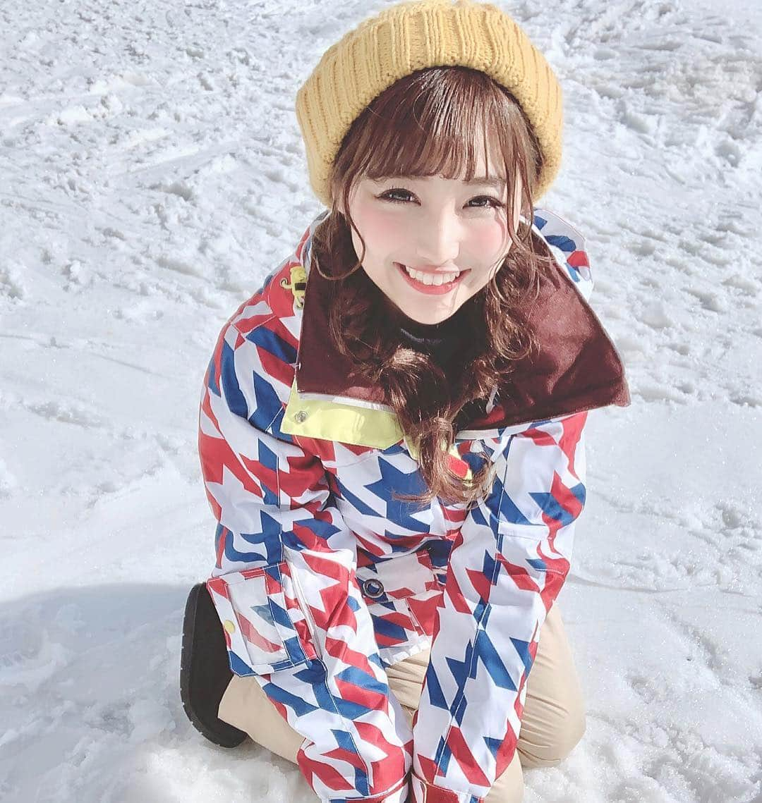 加藤里奈さんのインスタグラム写真 - (加藤里奈Instagram)「. あぴたろうとスノボ⛷ . #ootd #fashion #instafood #instagram #instalike  #hairstyle #outfit #code #coordinate #style #stylepoint #instafashion #instagood #instalike #ファッション #おしゃれさんと繋がりたい #撮影 #ヘアアレンジ #ヘアスタイル #アレンジスタイル #ヘア #かとこ #コーディネート #コーデ #スノボ #スキー #スキーウェア #スキー女子」2月10日 19時54分 - katoco0326