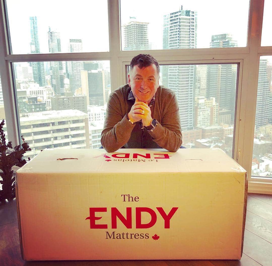 ブライアン・オーサーのインスタグラム：「I couldn’t wait ‘till spring to sleep on my Endy mattress at the cottage.....so, I got one for the city!! Thank you Endy. #endymattress #bestsleepever」